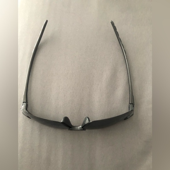 Like new, unisex lightweight polarized night/sport glasses with sport pc frame. - Picture 8 of 10